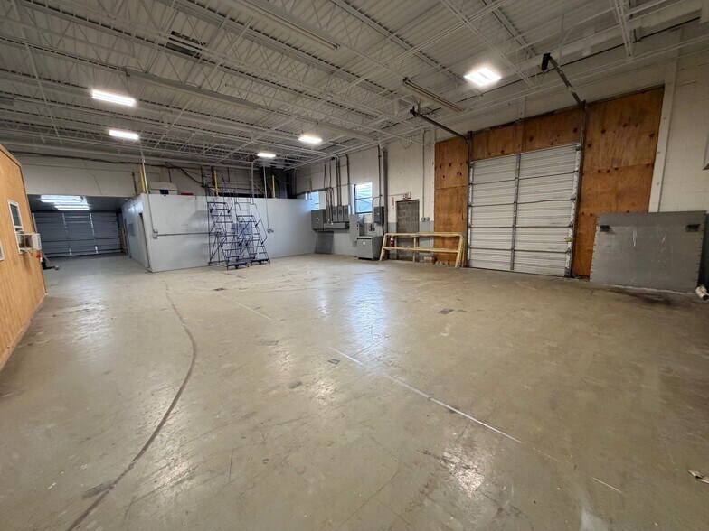 More Photos Of 207 Eiler Ave, Louisville Warehouse For Sale