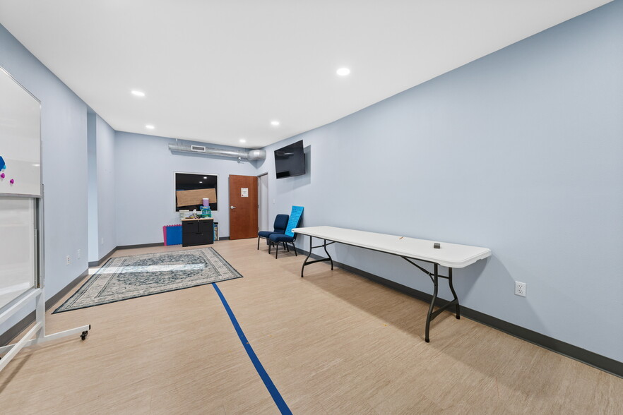 More Photos Of 4159 Highway 6, Clifton Showroom For Sale