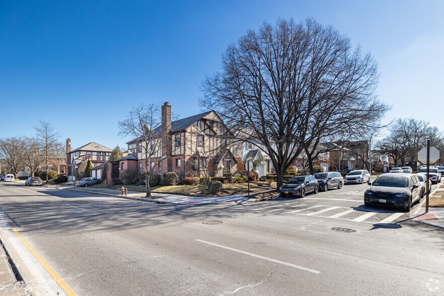 More Photos Of 190-04 Union Tpke, Flushing Office Residential For Lease