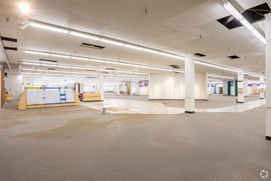 More Photos Of 1160-1300 E Army Post Rd, Des Moines Unknown For Lease