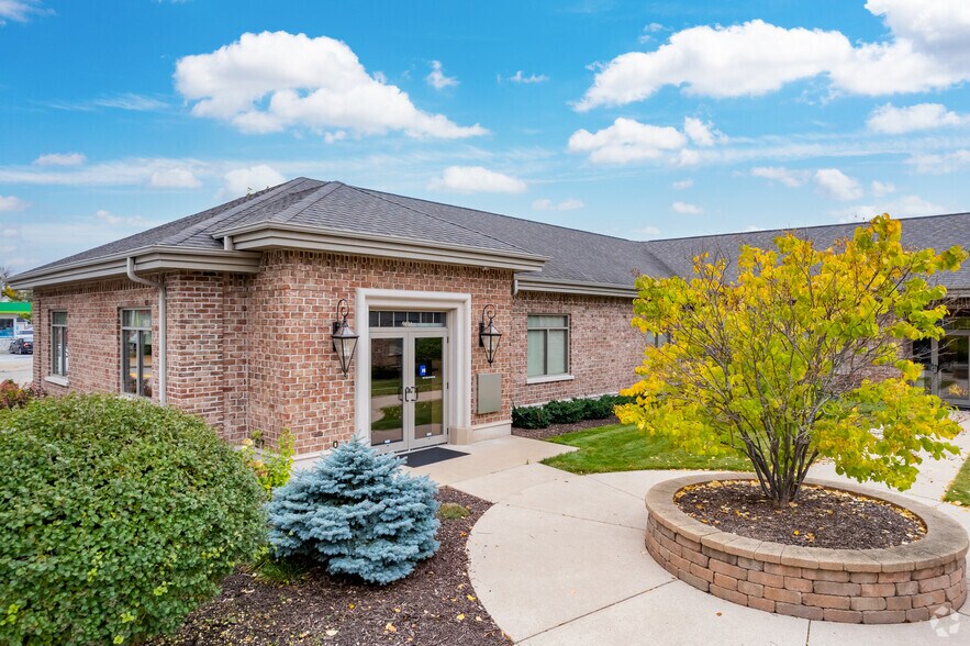 More Photos Of 900 W College Ave, Appleton Office For Lease