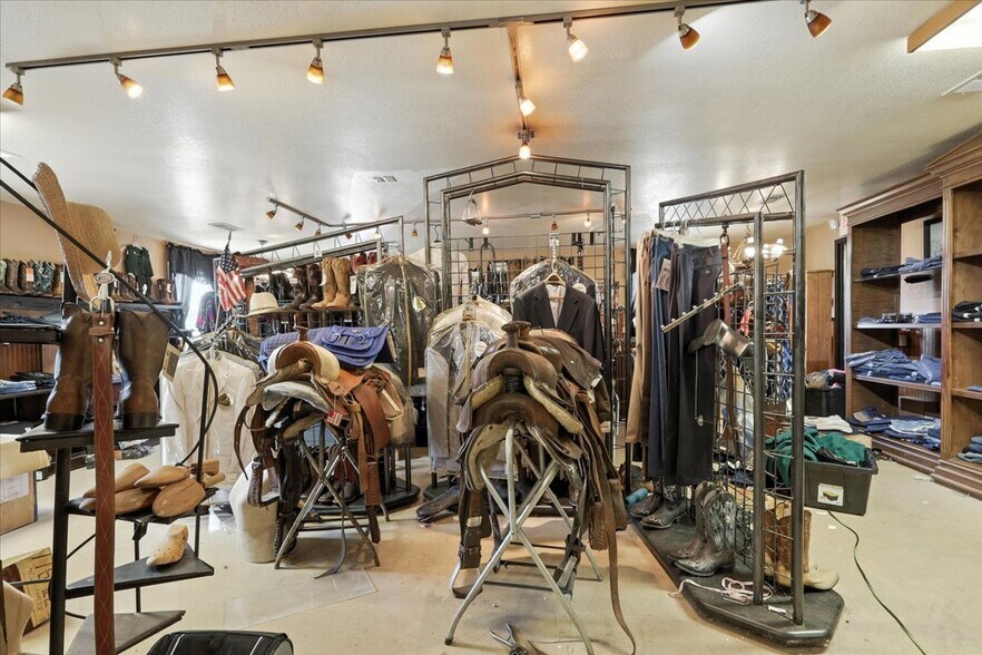 More Photos Of 2101 E Raccoon Valley Rd, Heiskell Garden Center For Sale