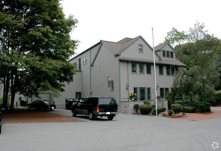 More Photos Of 4 S Main St, Ipswich Storefront Retail Office For Lease