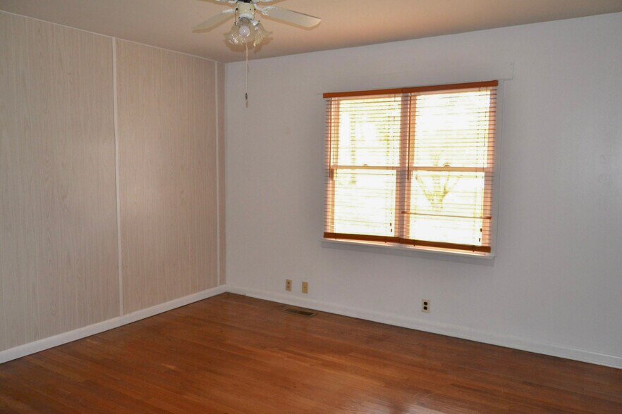 More Photos Of 2650 Cook Rd, Crossville Office For Sale