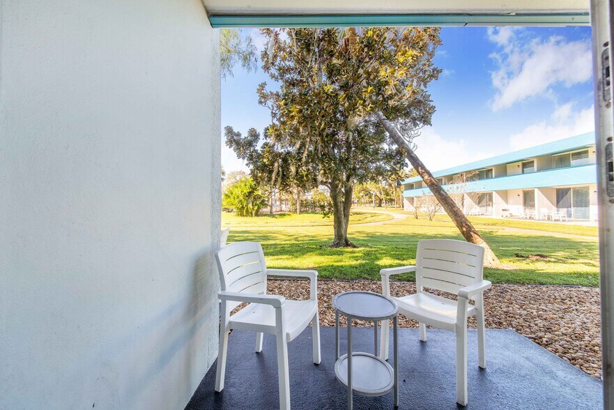 More Photos Of 2725 W International Speedway Blvd, Daytona Beach Hotel For Sale