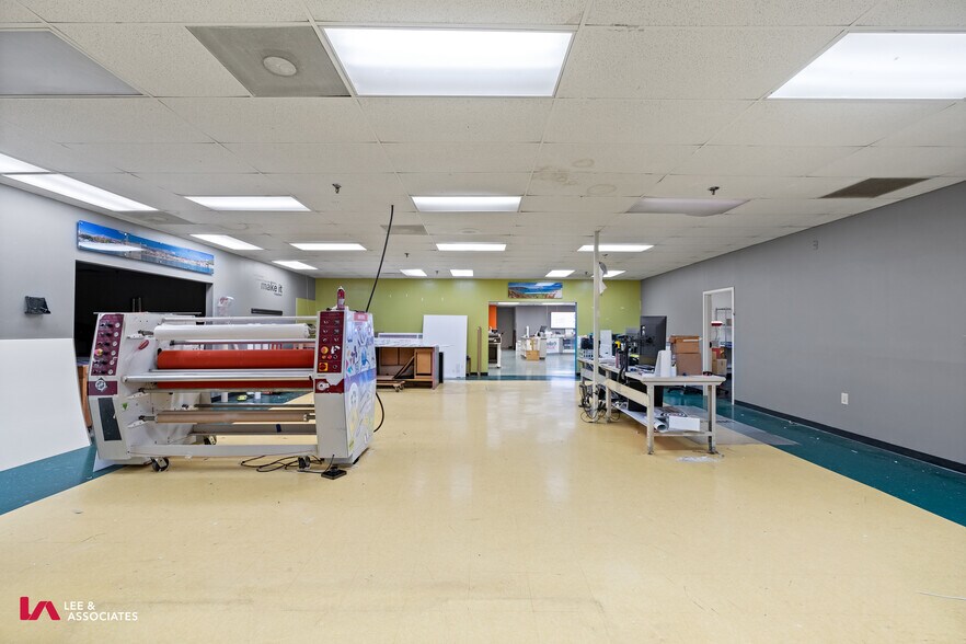 More Photos Of 5020-5072 Clark Howell Hwy, College Park Showroom For Lease