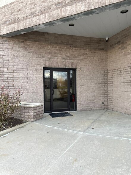 More Photos Of 8613-8623 Tyler Blvd, Mentor Unknown For Lease