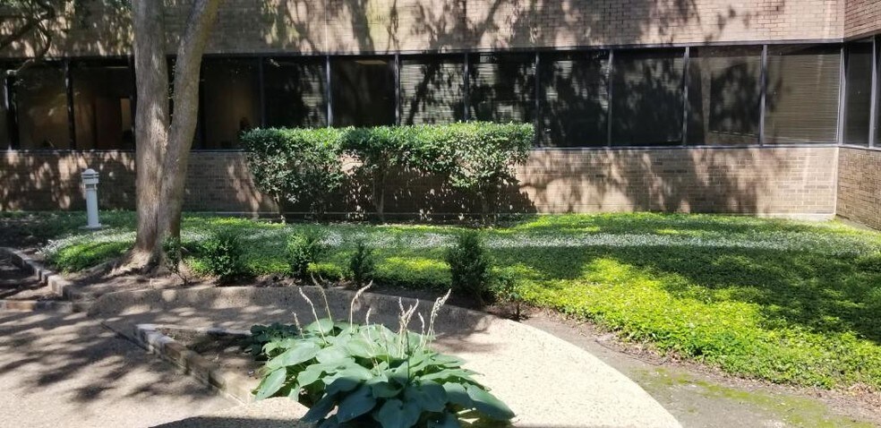 More Photos Of 1101 E Arapaho Rd, Richardson Office Residential For Lease