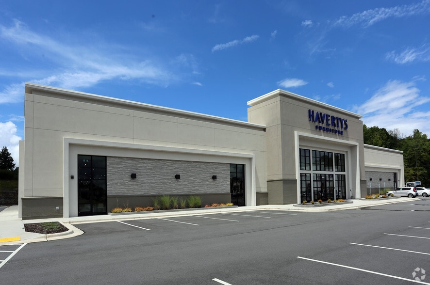More Photos Of 4526 W Wendover Ave, Greensboro Unknown For Lease