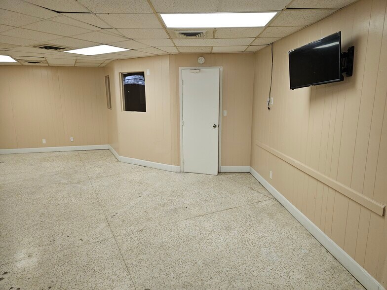 More Photos Of 8300 Homestead Rd, Houston Office For Sale