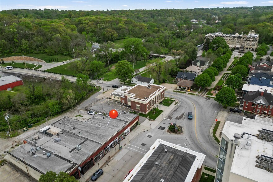 More Photos Of 453-463 S Thompson Ave, Excelsior Springs Storefront Retail Office For Sale