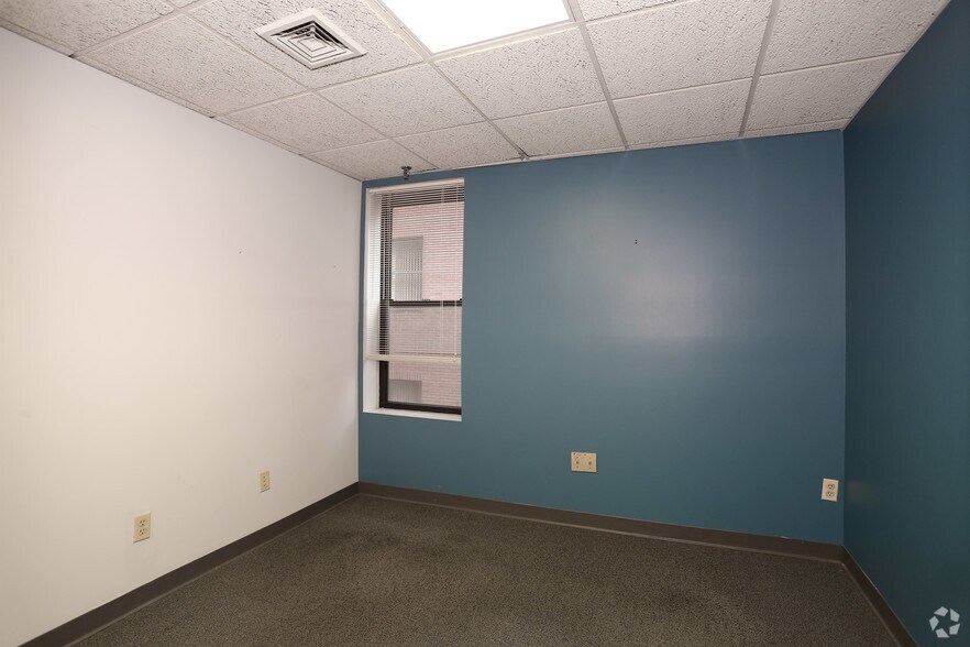 More Photos Of 213-221 Main St, Hartford Office For Sale