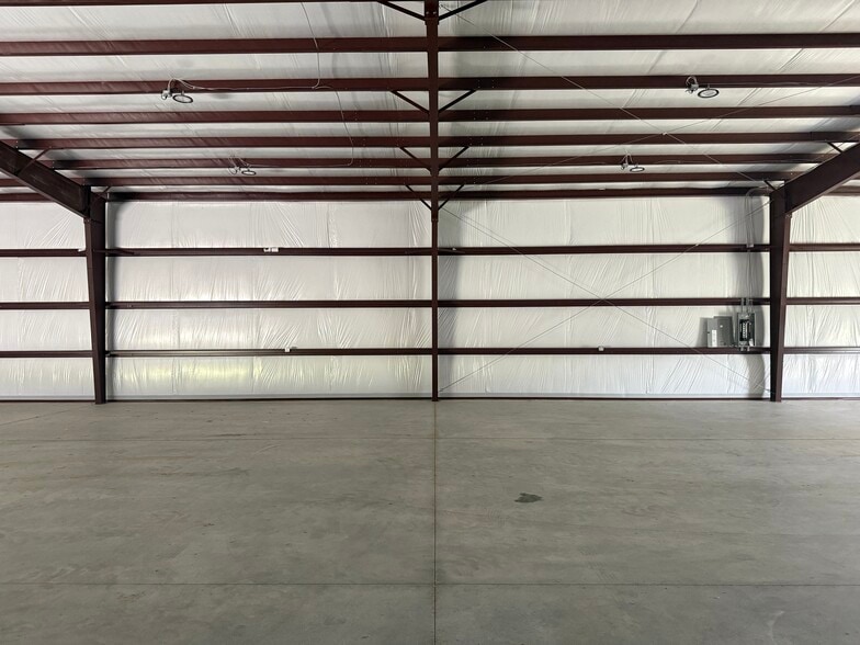 More Photos Of 4834 US Highway 264 W, Washington Flex For Lease