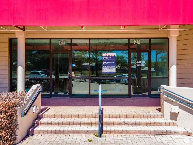 More Photos Of 1905 W 15th St, Plano Storefront For Sale