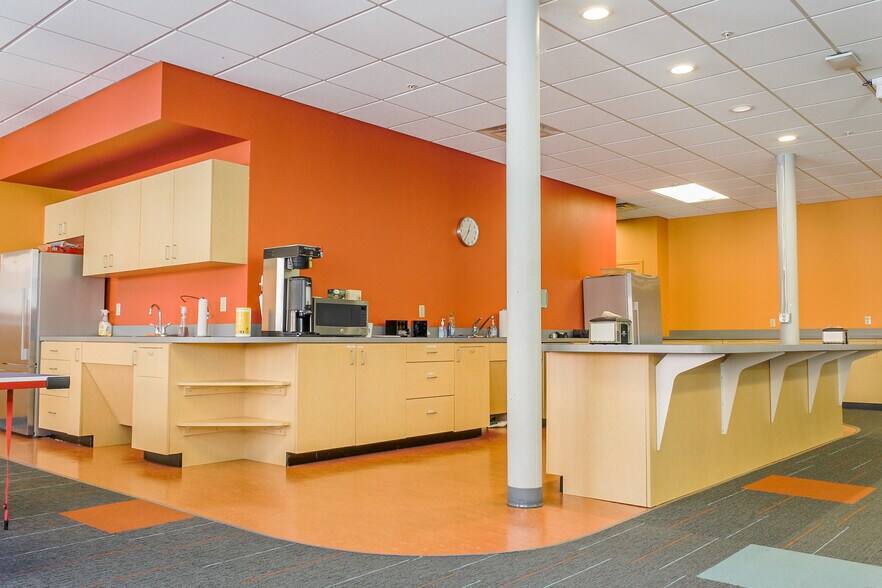 More Photos Of 121 Free St, Portland Office For Lease