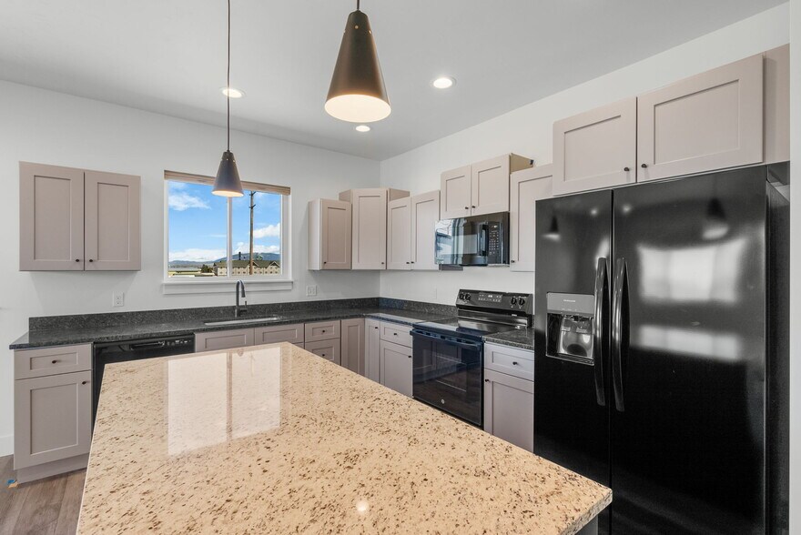 More Photos Of 202 Fletching Way, Belgrade Industrial For Sale