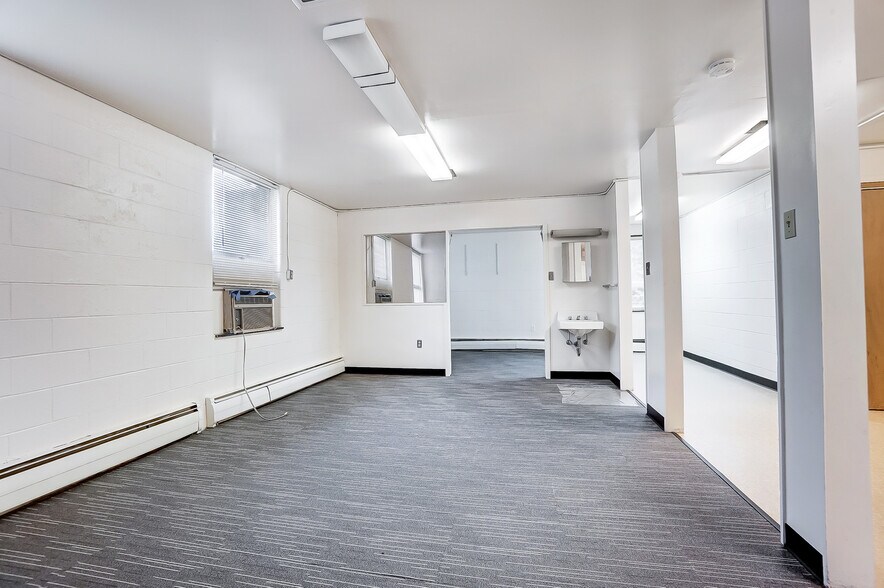 More Photos Of 1106 E High St, Springfield Schools For Sale