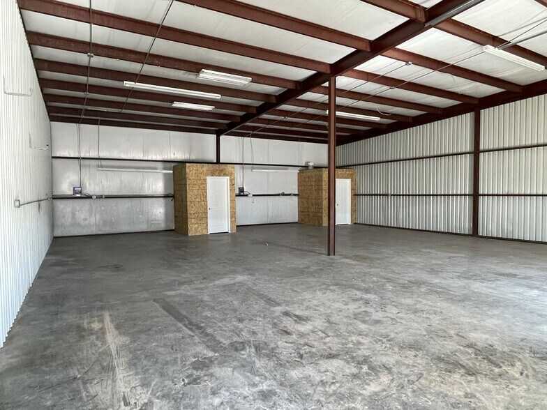 More Photos Of 10614 PR 1310, Wolfforth Warehouse For Lease