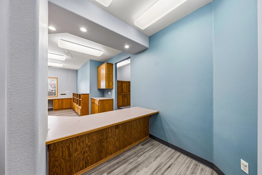 More Photos Of 925 Town Centre Dr, Medford Medical For Lease