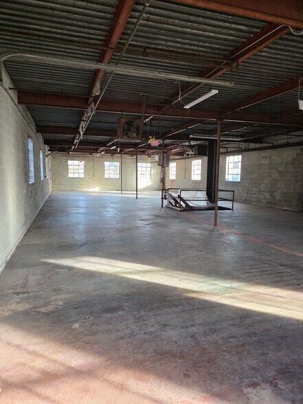 More Photos Of 30 Apsley St, Hudson Warehouse For Lease