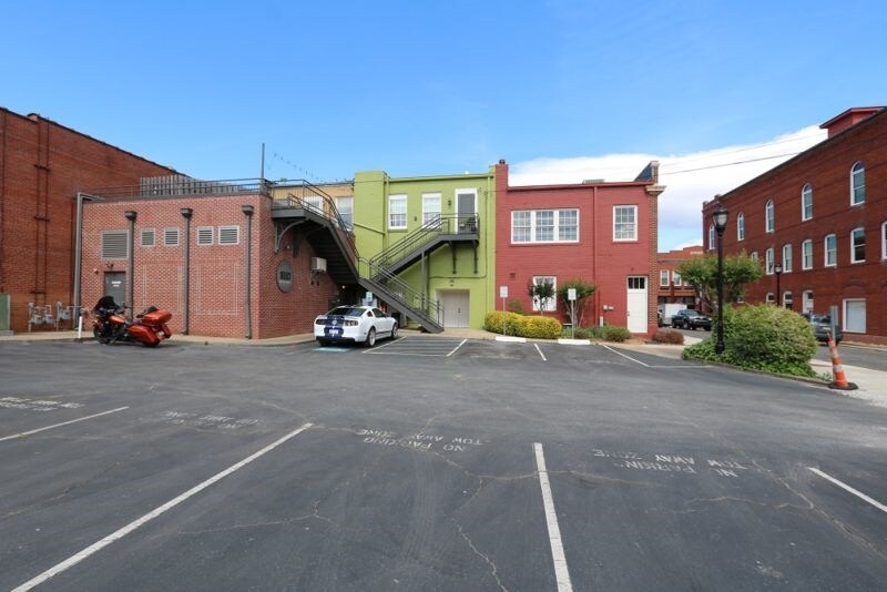 More Photos Of 114 Trade St, Greer Office For Lease