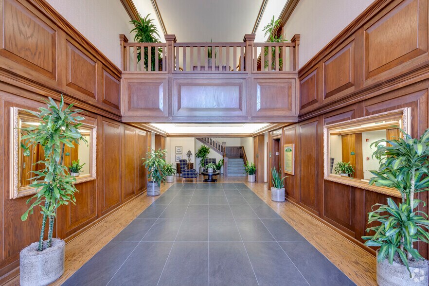 More Photos Of 4645-4647 N 32nd St, Phoenix Office For Sale