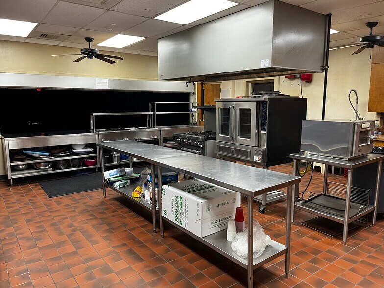 More Photos Of 7600 Woodrow Ave, Austin Schools For Lease