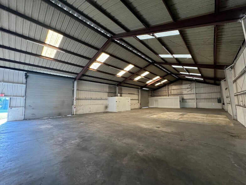 More Photos Of 8420 Epicenter Blvd, Lakeland Unknown For Lease