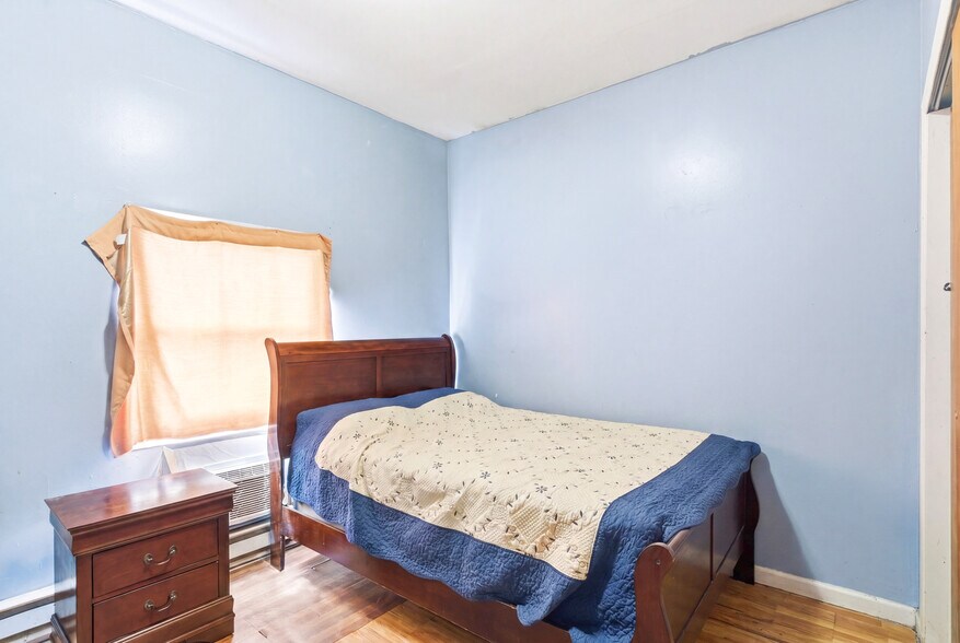 More Photos Of 99 Pulaski St, Newark Apartments For Sale
