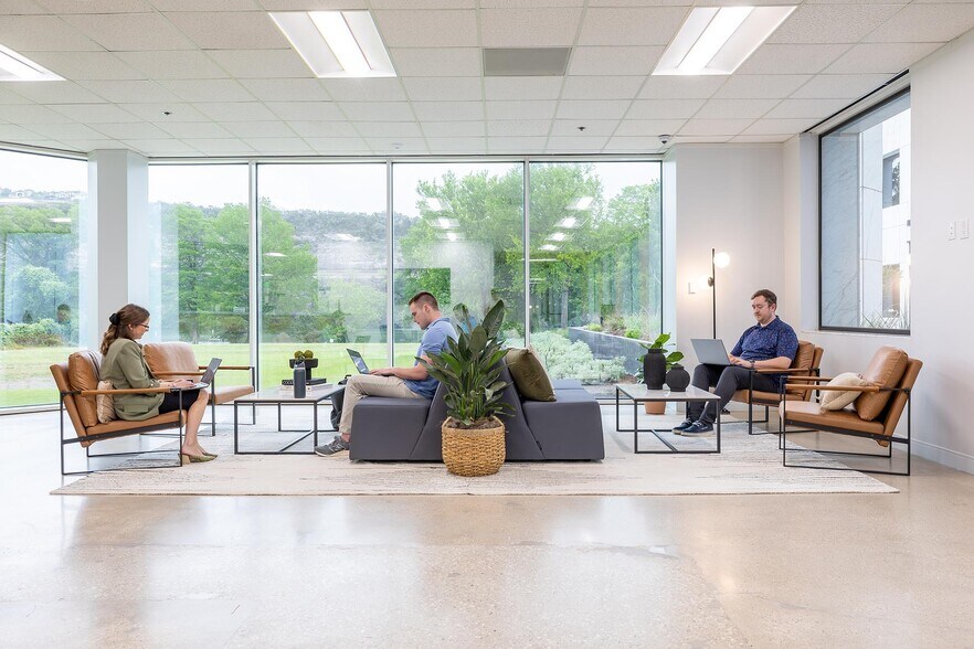 More Photos Of 5000 Plaza On The Lake Dr, Austin Coworking Space
