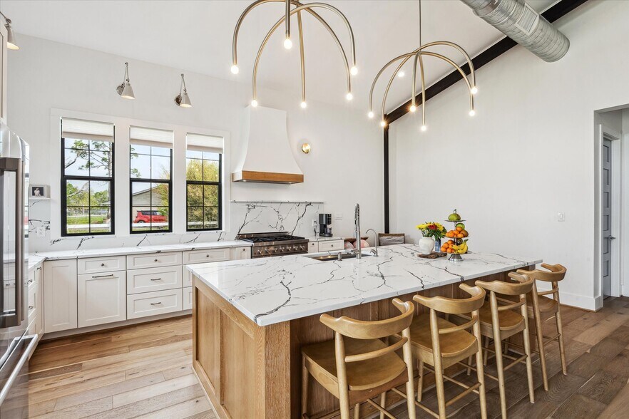 More Photos Of 17810 County Road 125, Pearland Flex For Sale