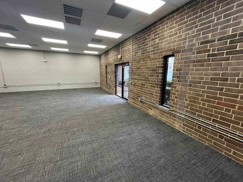 More Photos Of 326 Edwardia Dr, Greensboro Unknown For Lease