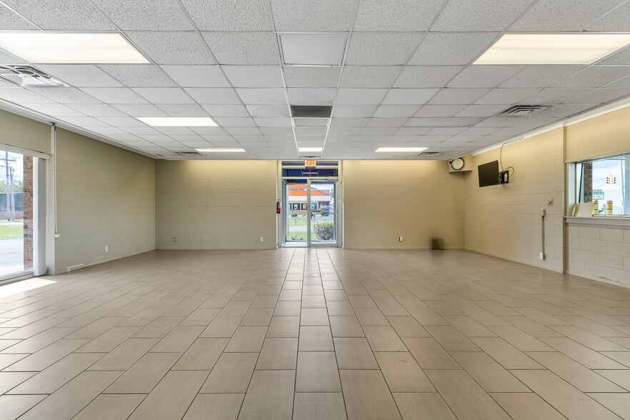 More Photos Of 11293 Torrey Rd, Fenton Storefront Retail Office For Sale