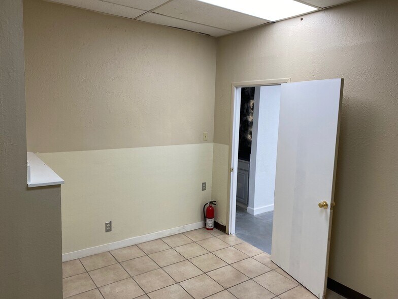 More Photos Of 4218-4220 Centergate St, San Antonio Research And Development For Lease