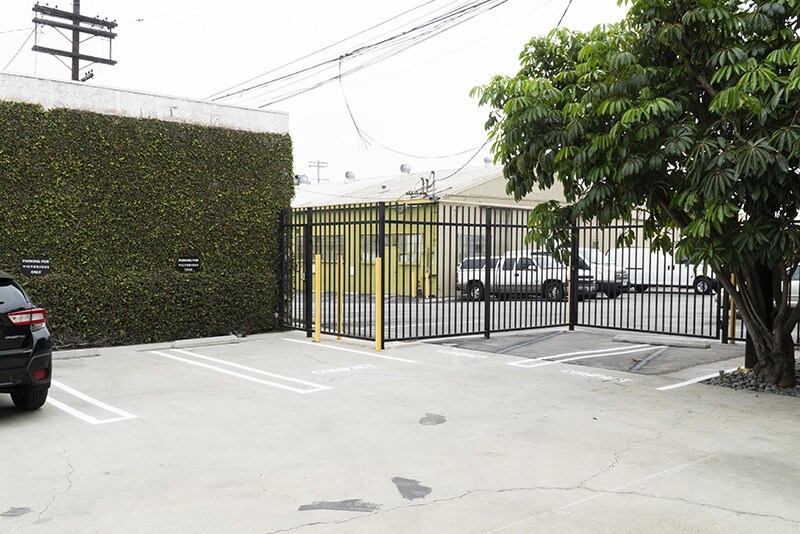 More Photos Of 8950-8956 Ellis Ave, Los Angeles Showroom For Lease