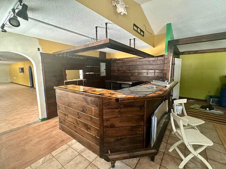 More Photos Of 1105 Mohawk Trl, Shelburne General Retail For Sale