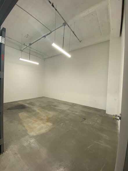 More Photos Of 901 E 31st St, Los Angeles Manufacturing For Lease