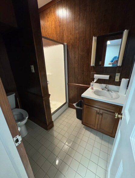 More Photos Of 9112 Virginia Ave, Bassett Office For Sale