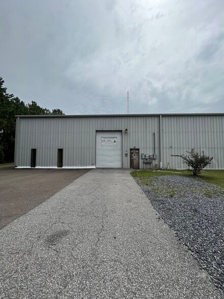 More Photos Of 200 Varnfield Dr, Summerville Warehouse For Lease