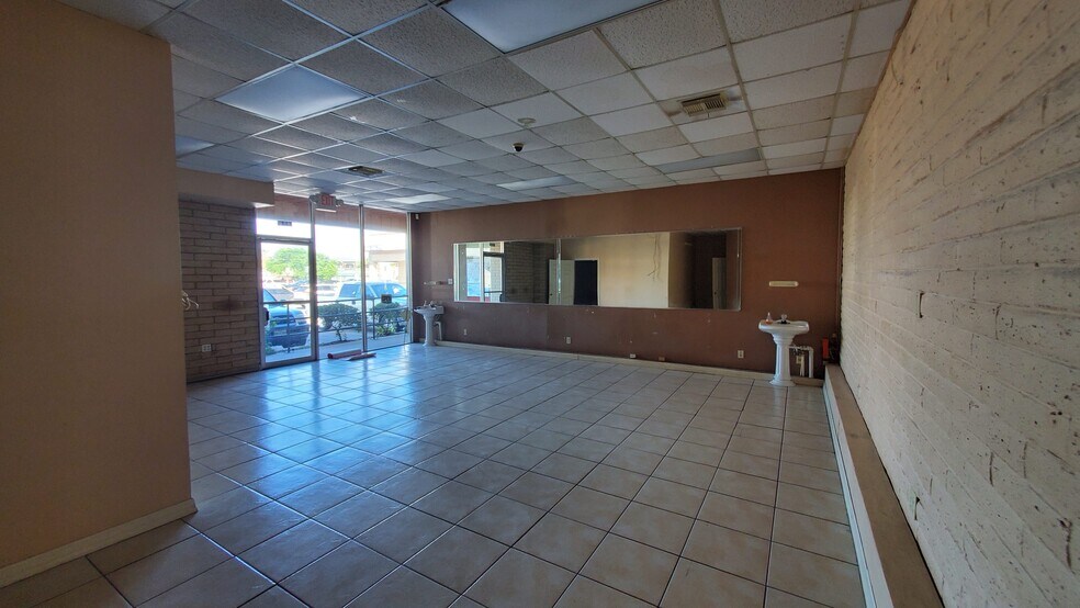 More Photos Of 2115 61st St, Galveston Storefront Retail Office For Lease