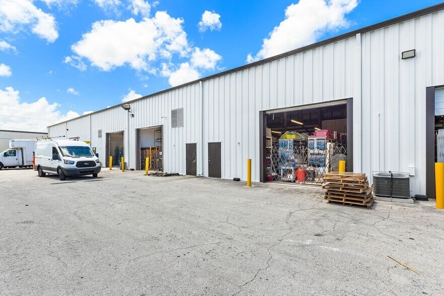 More Photos Of 1973-1981 10th Ave N, Lake Worth Beach, Lake Worth Beach Distribution For Lease