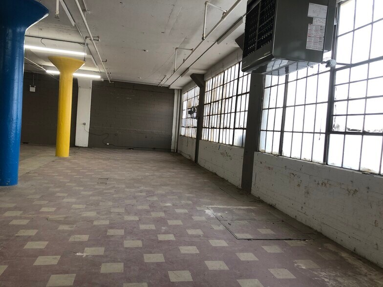 More Photos Of 53-06 Grand Ave, Maspeth Warehouse For Lease
