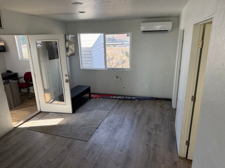 More Photos Of 1465 S Highway 97, Redmond Office For Lease