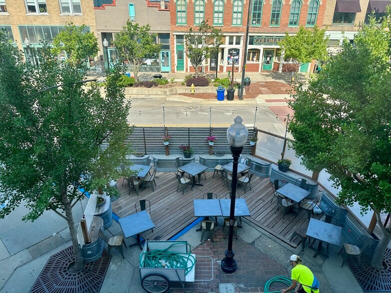 More Photos Of 724 S Massachusetts St, Lawrence Storefront Retail Residential For Lease