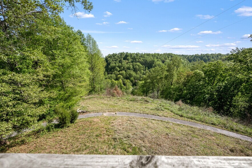 More Photos Of 7080 Dale Ridge Rd, Lancaster Convenience Store For Sale