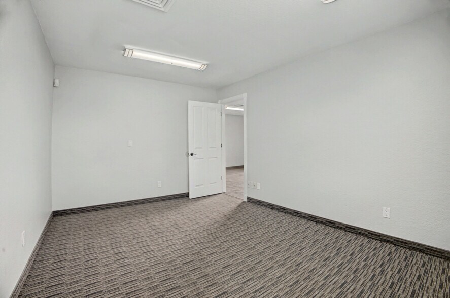 More Photos Of 555 W University Dr, Mesa Office For Sale