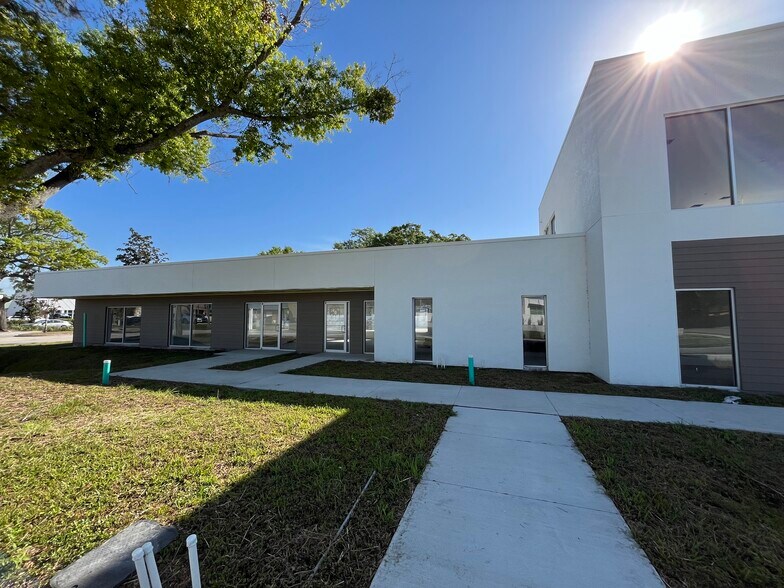 More Photos Of 907 Person St, Kissimmee Medical For Lease