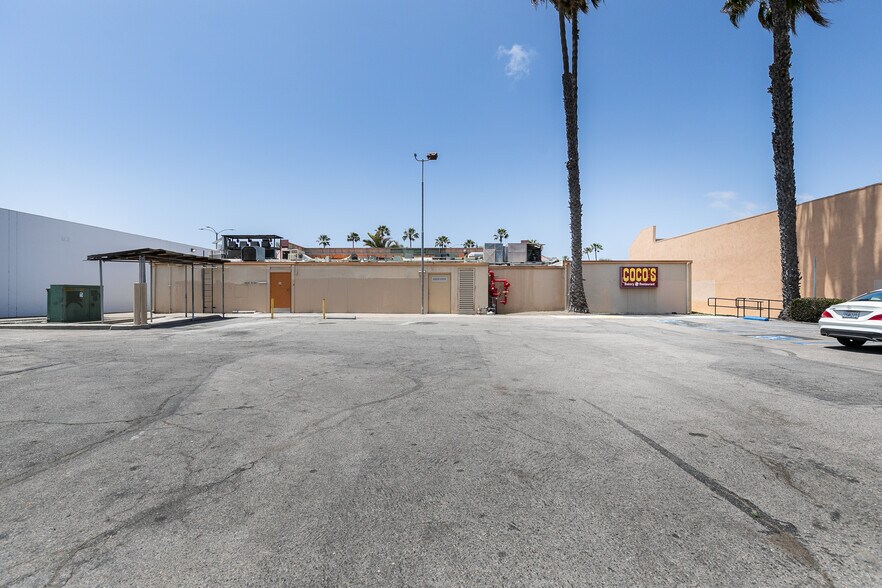 More Photos Of 2750 Harbor Blvd, Costa Mesa Unknown For Lease