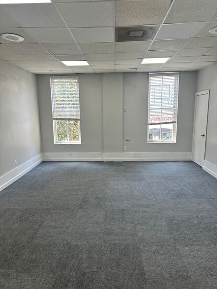 More Photos Of 110-118 Bull St, Savannah Storefront Retail Office For Lease