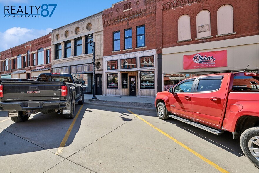 More Photos Of 807 12th st, Belle Plaine General Retail For Sale
